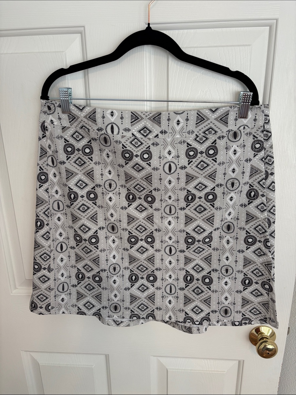 Ripskirt Hawaii Gray and Black Geometric A-Line Skirt